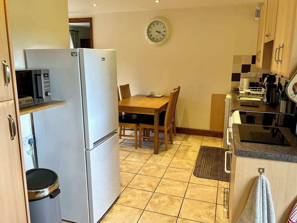 Cottage | Private kitchen | Stovetop, dishwasher, highchair, cookware/dishes/utensils
