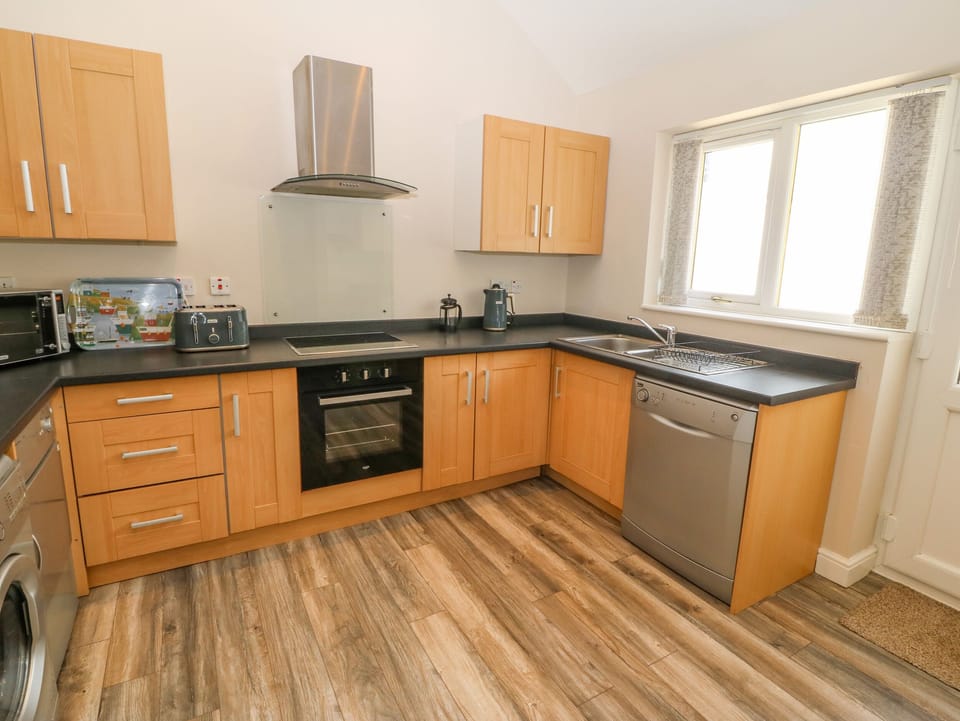 Cottage | Private kitchen | Stovetop, dishwasher, highchair, cookware/dishes/utensils