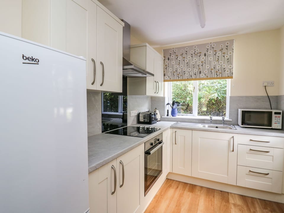 Cottage | Private kitchen | Fridge, highchair, cookware/dishes/utensils