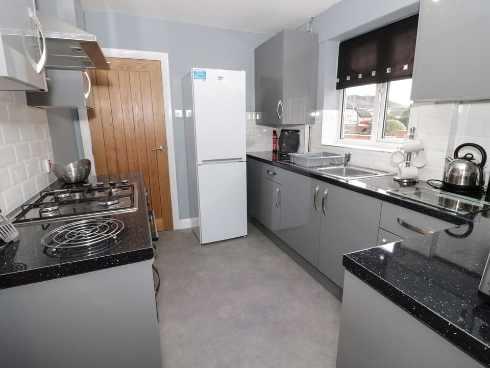 Cottage | Private kitchen | Highchair, cookware/dishes/utensils