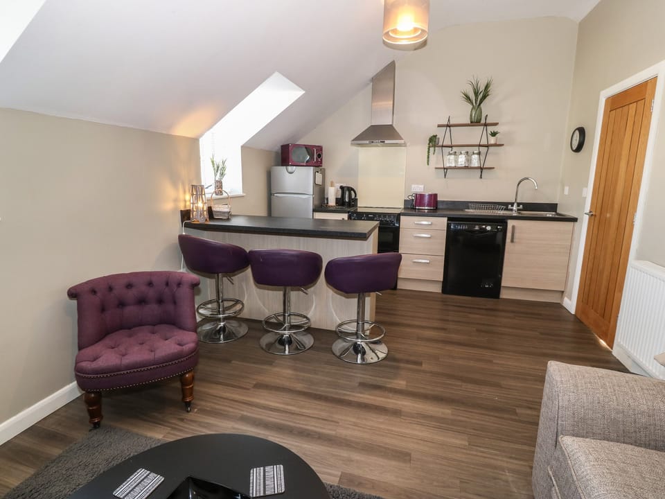 Cottage | Private kitchen | Fridge, microwave, stovetop, dishwasher
