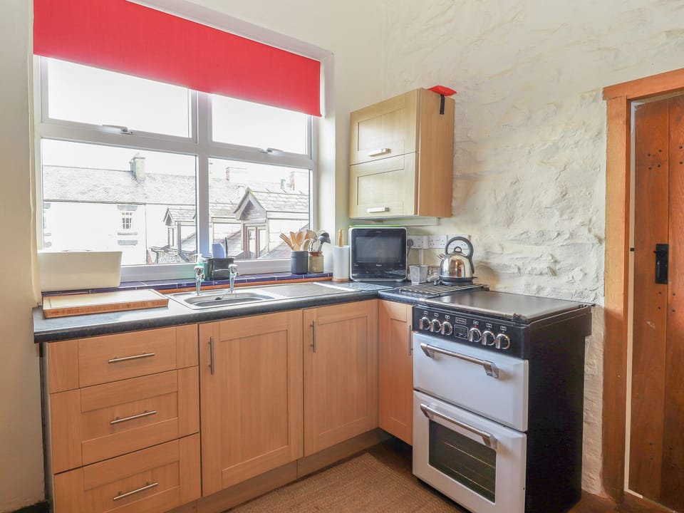 Cottage | Private kitchen | Fridge, microwave, stovetop, cookware/dishes/utensils