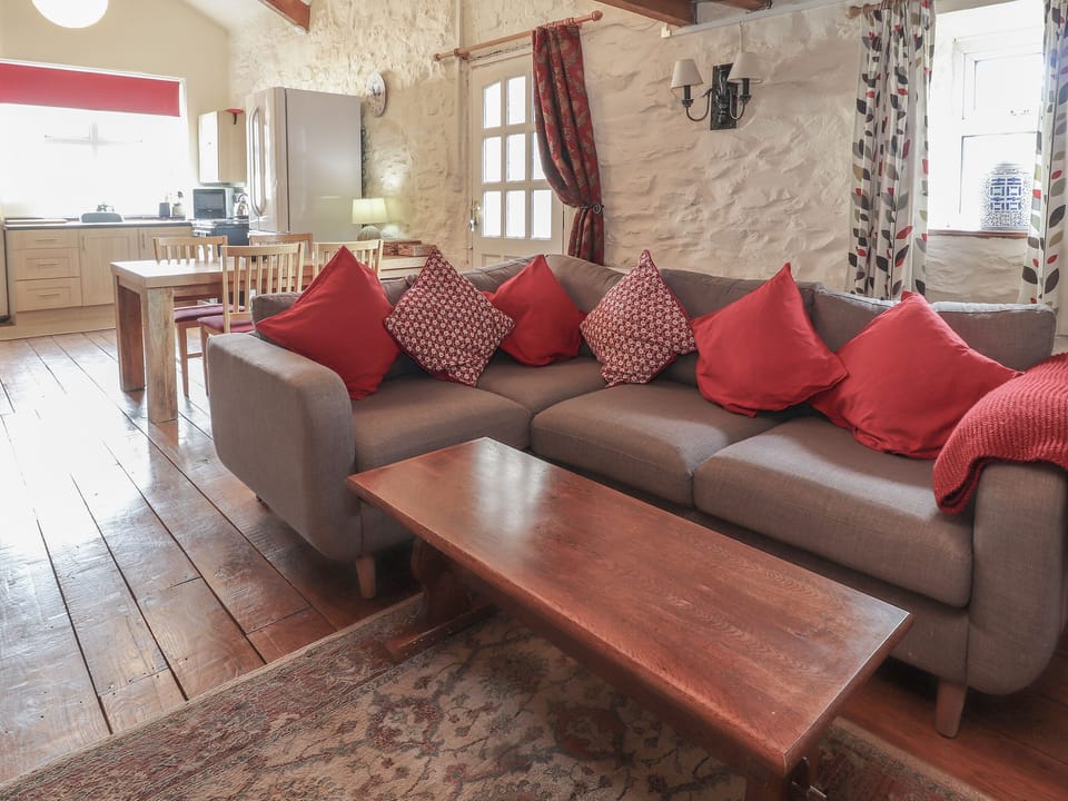 Cottage | Living area | TV