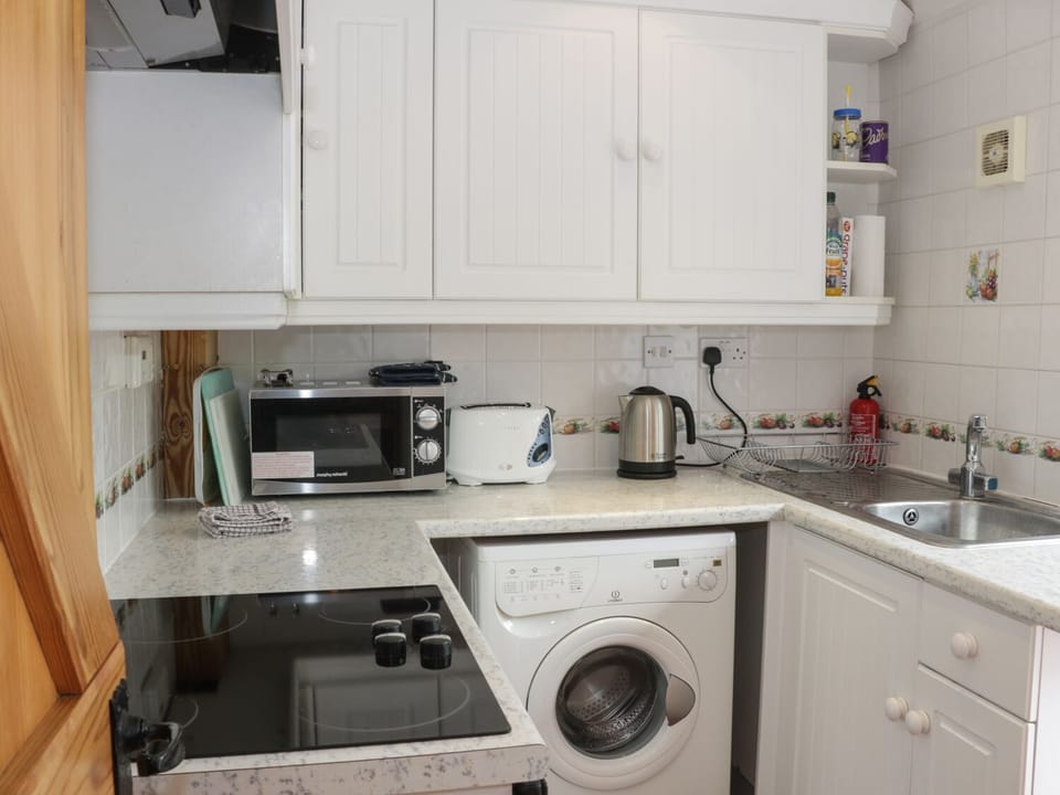Cottage | Private kitchen | Cookware/dishes/utensils