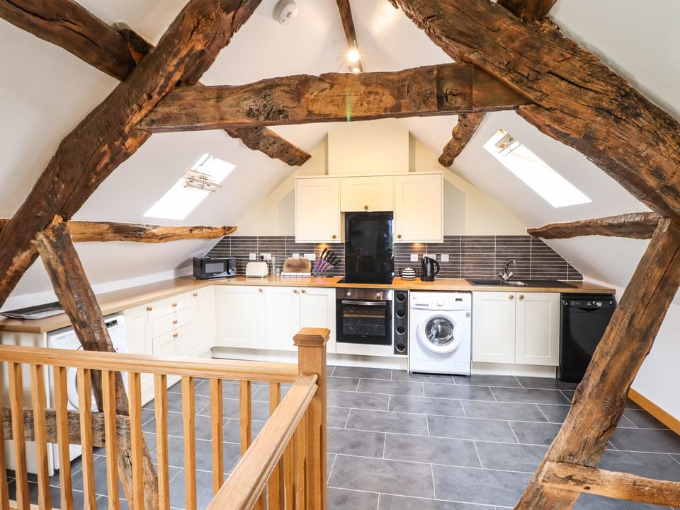 Cottage | Private kitchen | Fridge, microwave, stovetop, dishwasher
