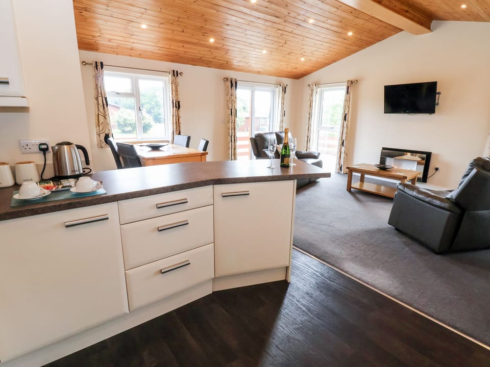 Cottage | Private kitchen | Dishwasher, cookware/dishes/utensils