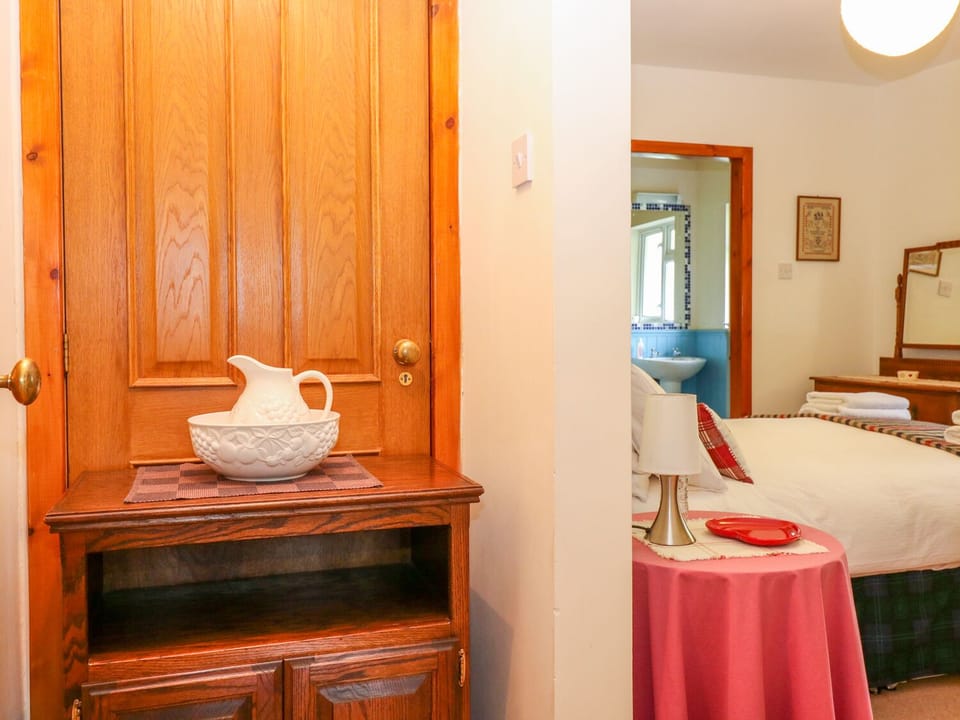 Cottage | 1 bedroom, individually decorated, individually furnished, free WiFi