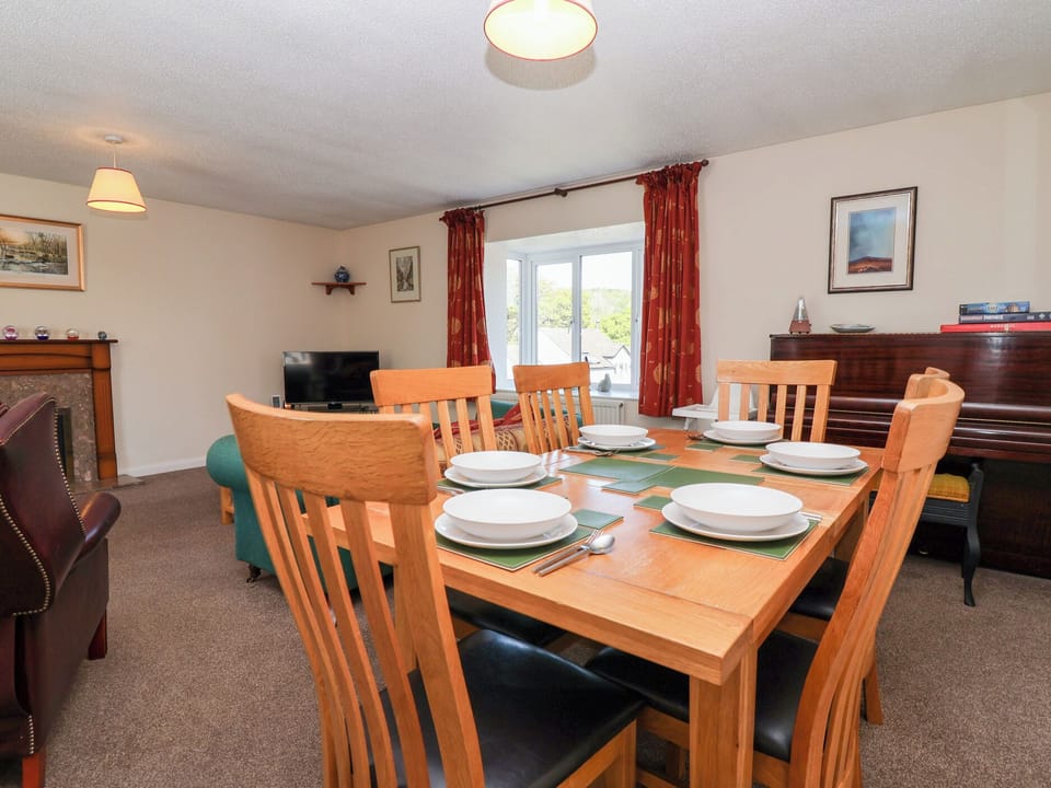 Cottage | Dining