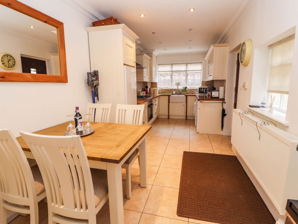 Cottage | Interior