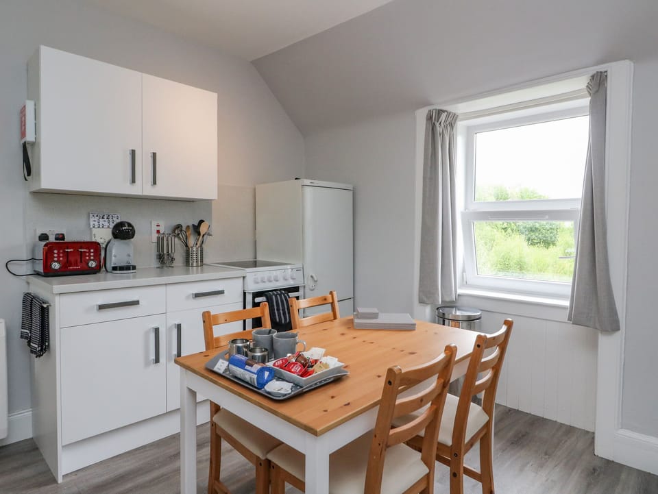 Cottage | Private kitchen | Microwave, stovetop, highchair, cookware/dishes/utensils
