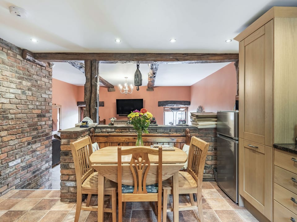 Cottage | Private kitchen | Microwave, stovetop, dishwasher, cookware/dishes/utensils