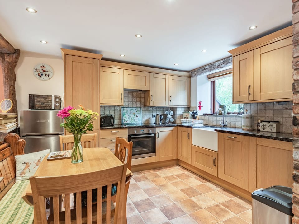 Cottage | Private kitchen | Microwave, stovetop, dishwasher, cookware/dishes/utensils