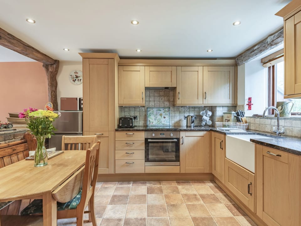 Cottage | Private kitchen | Microwave, stovetop, dishwasher, cookware/dishes/utensils