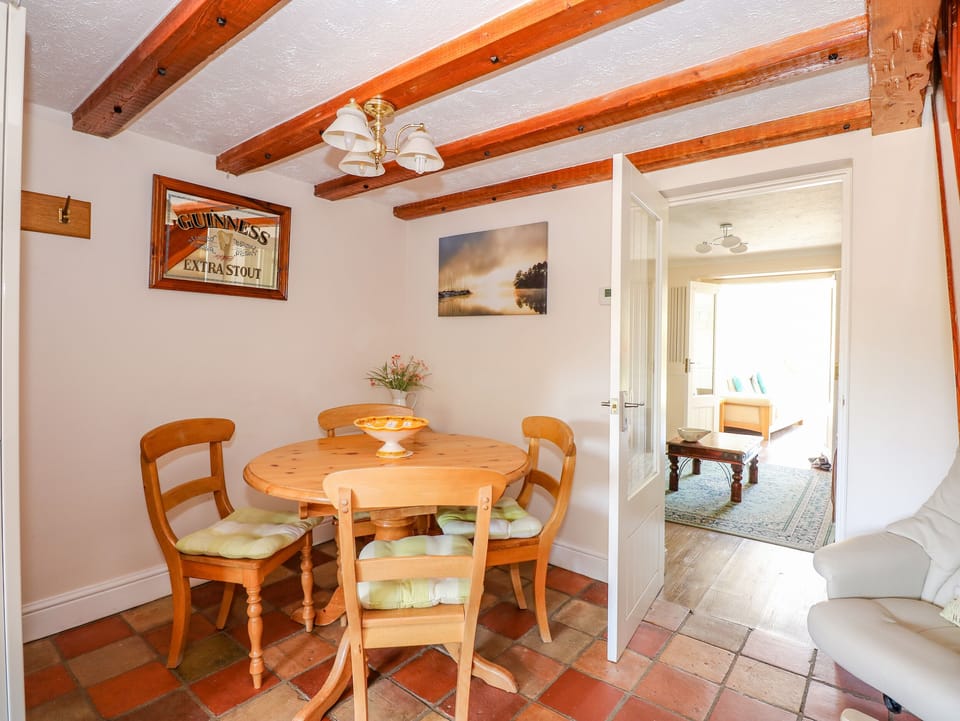 Cottage | Private kitchen | Fridge, microwave, oven, stovetop