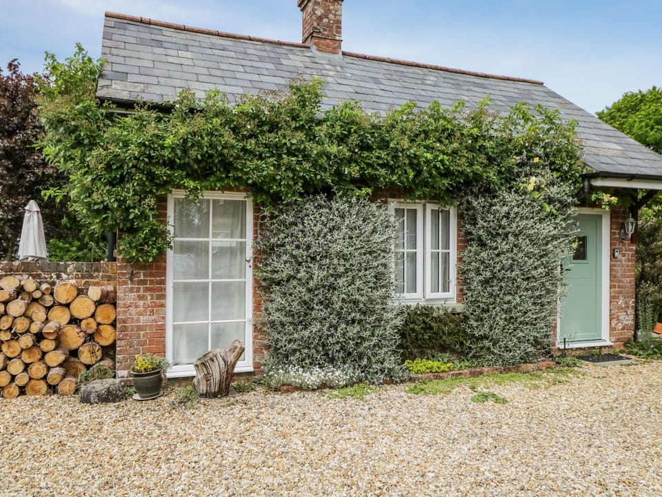 Parkfield Cottage Cottage in East Dorset District