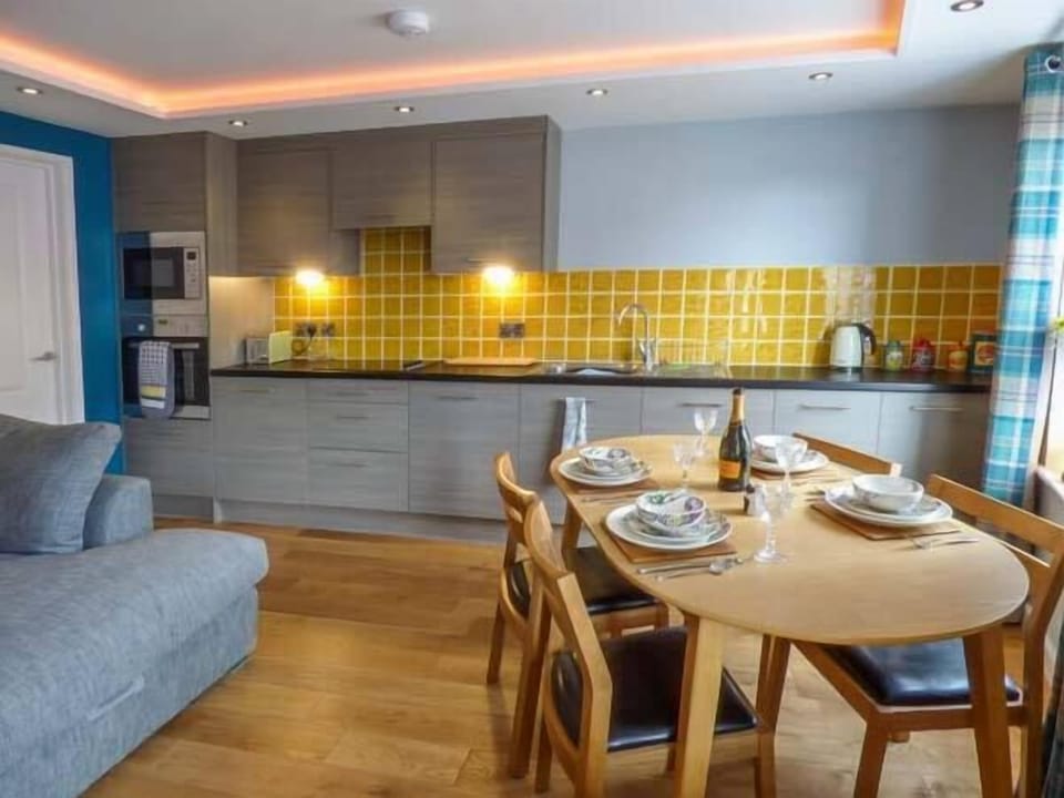 Cottage | Private kitchen | Fridge, microwave, stovetop, dishwasher