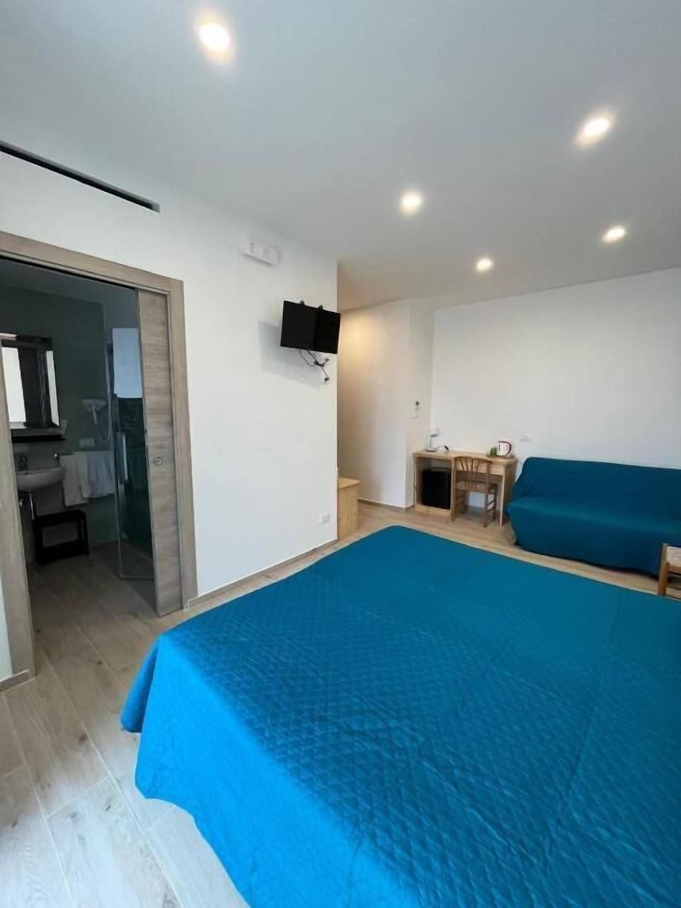 Deluxe Room, Sea View (Teti) | In-room safe, iron/ironing board, free WiFi, bed sheets
