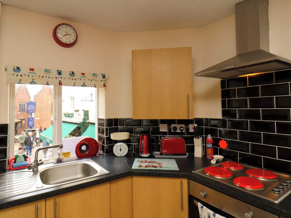 Cottage | Private kitchen | Fridge, microwave, stovetop, electric kettle
