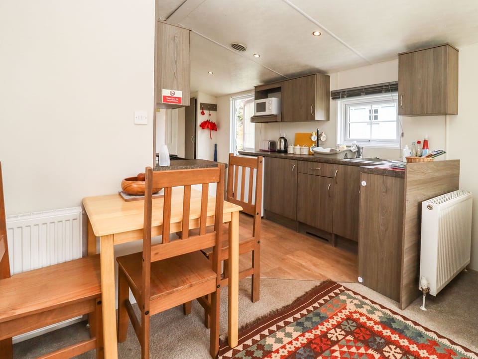 Cottage | Private kitchen | Fridge, microwave, stovetop, dishwasher