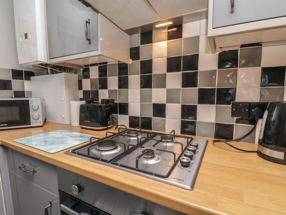 Cottage | Private kitchen | Highchair, cookware/dishes/utensils