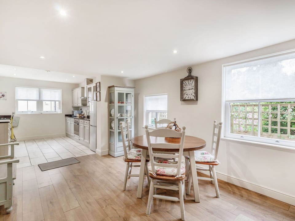 Cottage | Private kitchen | Microwave, stovetop, cookware/dishes/utensils