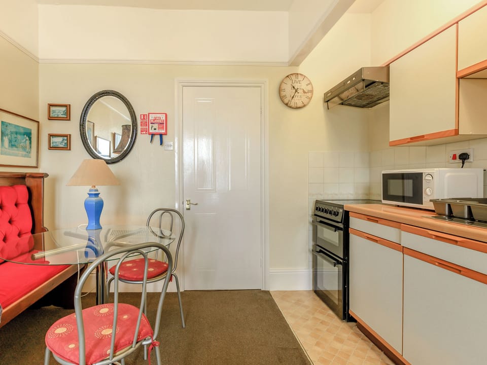 Cottage | Private kitchen | Fridge, microwave, stovetop, cookware/dishes/utensils