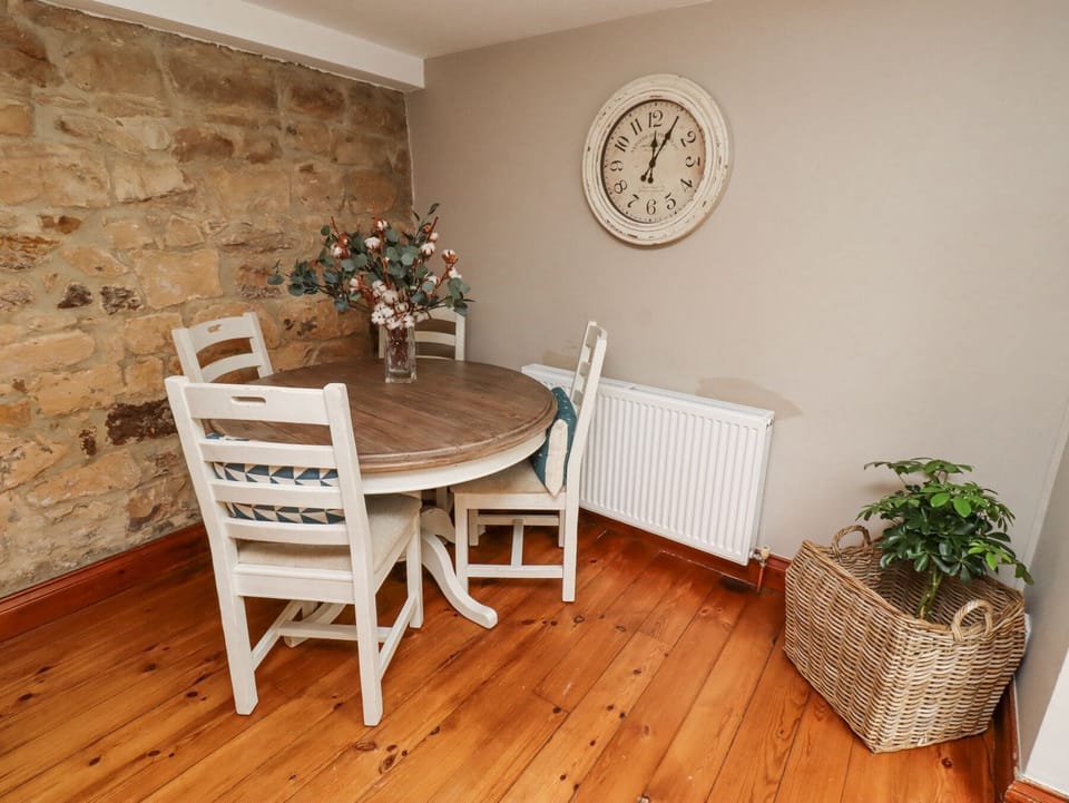 Cottage | Dining