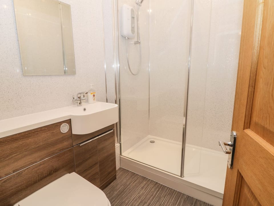 Cottage | Bathroom | Shower