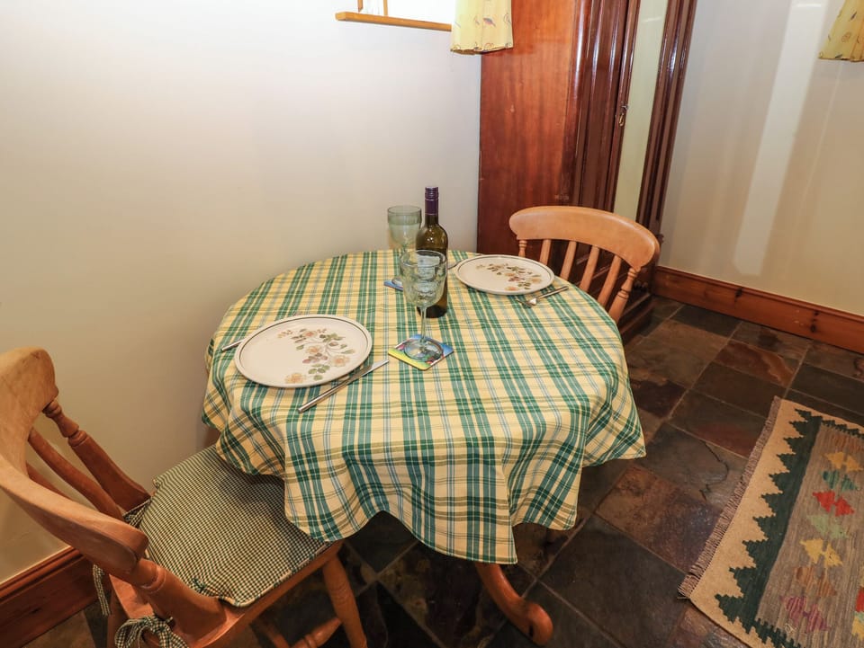 Cottage | Dining