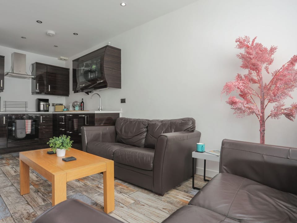 Cottage | Living area | TV