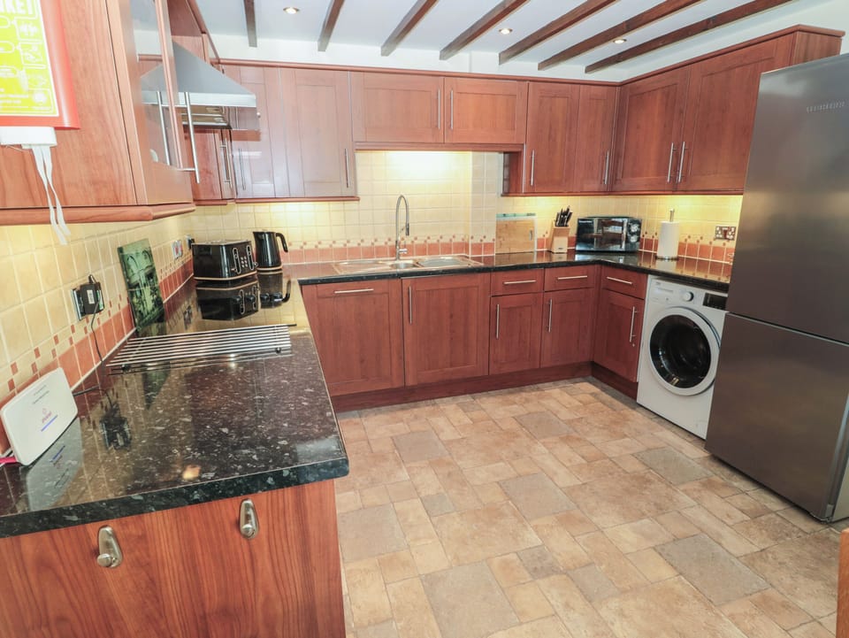 Cottage | Private kitchen | Fridge, stovetop, dishwasher, highchair