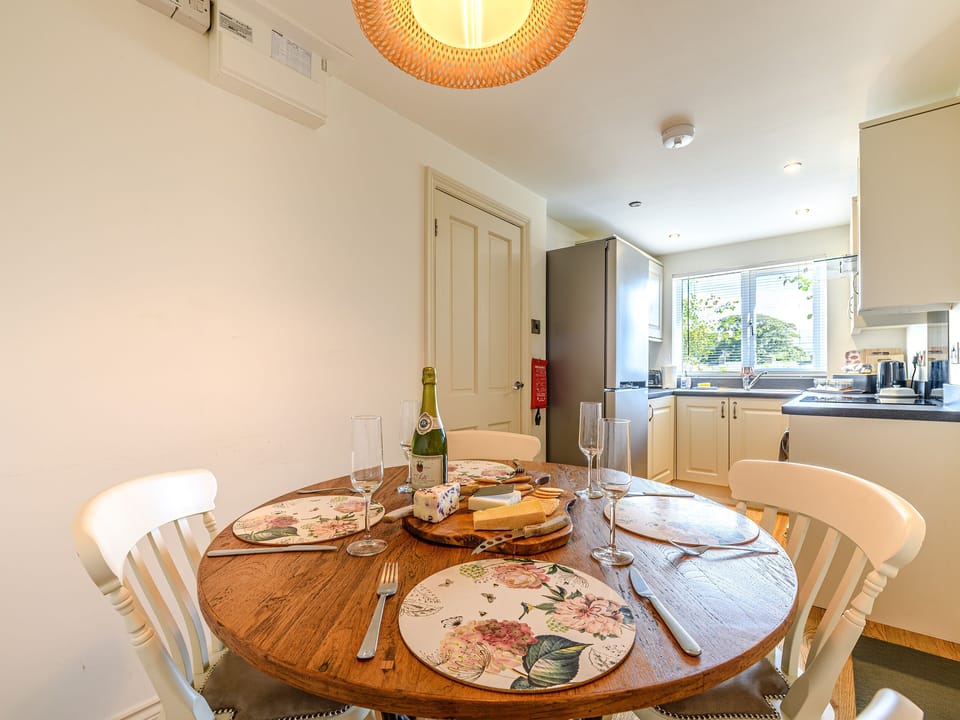 Cottage | Dining