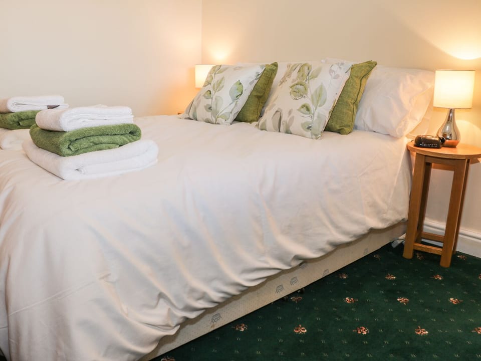 Cottage | 2 bedrooms, individually decorated, individually furnished, free WiFi