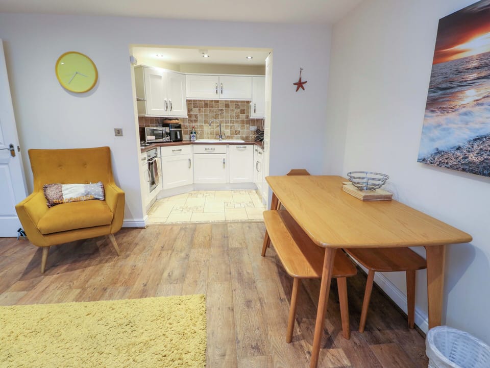 Cottage | Dining