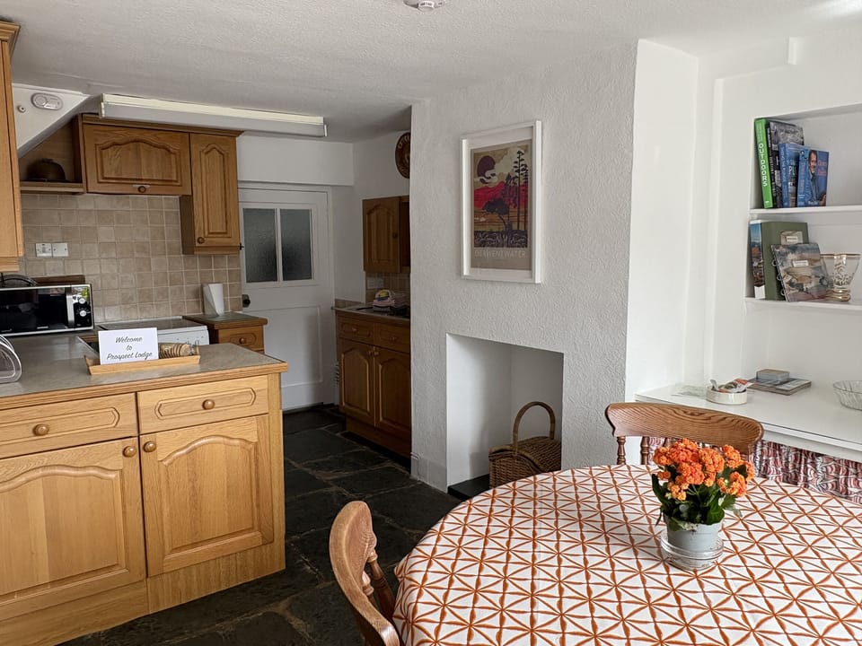 Cottage | Private kitchen | Fridge, microwave, stovetop, dishwasher