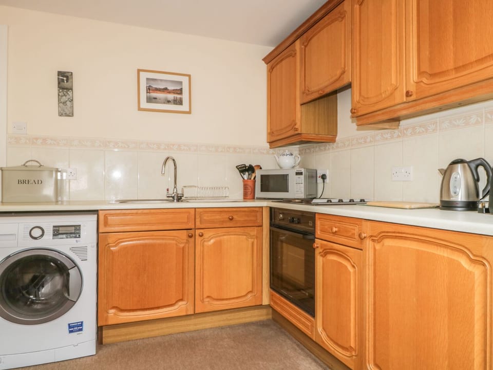 Cottage | Private kitchen | Fridge, microwave, stovetop, highchair