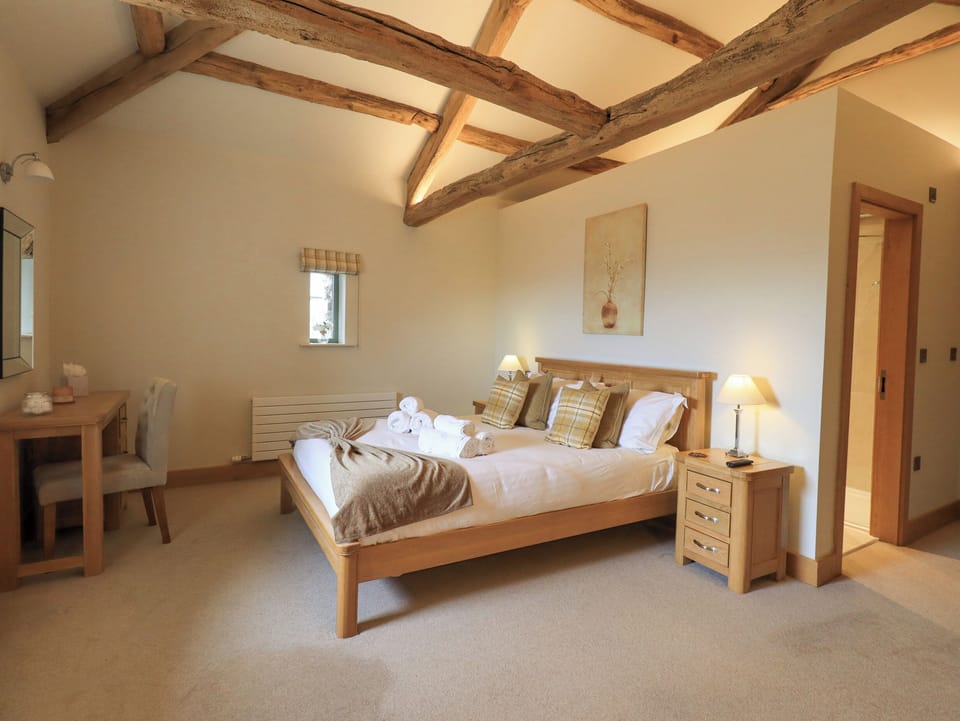 2 bedrooms, individually decorated, individually furnished, free WiFi
