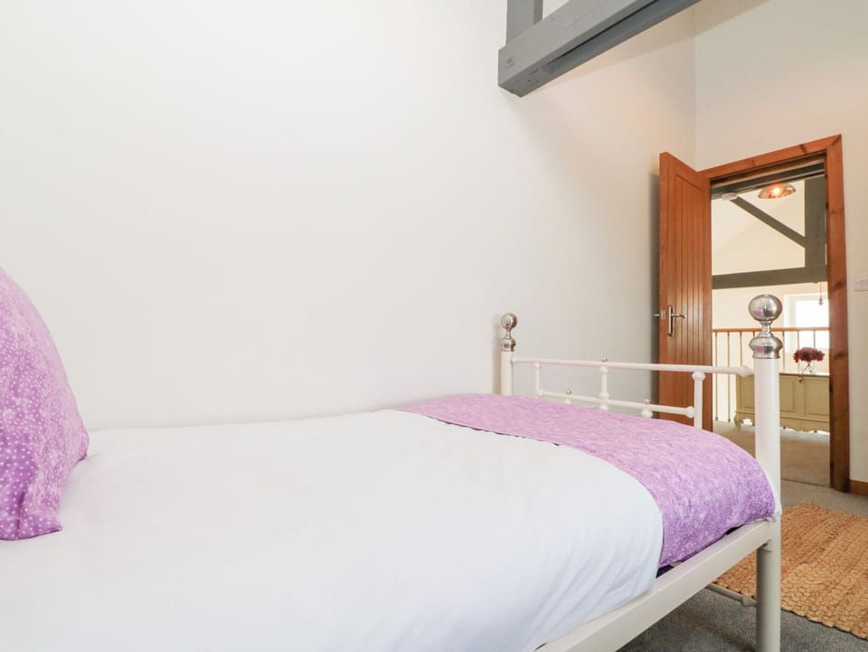 2 bedrooms, individually decorated, individually furnished, free WiFi