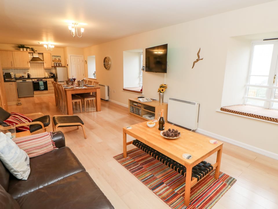 Cottage | Living area | Video-game console, DVD player
