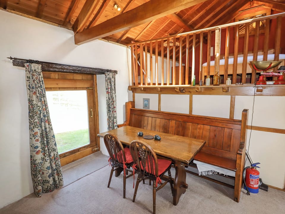 Cottage | Dining
