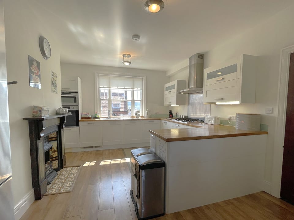 Cottage | Private kitchen | Stovetop, dishwasher, highchair, cookware/dishes/utensils