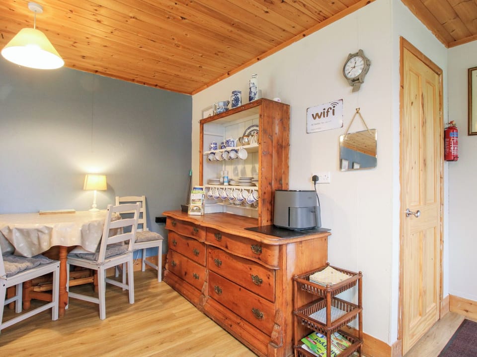 Cottage | Dining