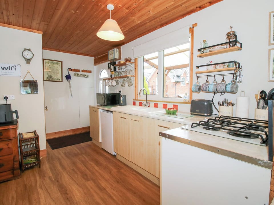 Cottage | Private kitchen | Cookware/dishes/utensils