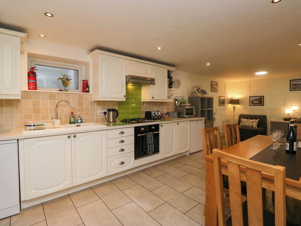 Cottage | Private kitchen | Stovetop, dishwasher, highchair, cookware/dishes/utensils