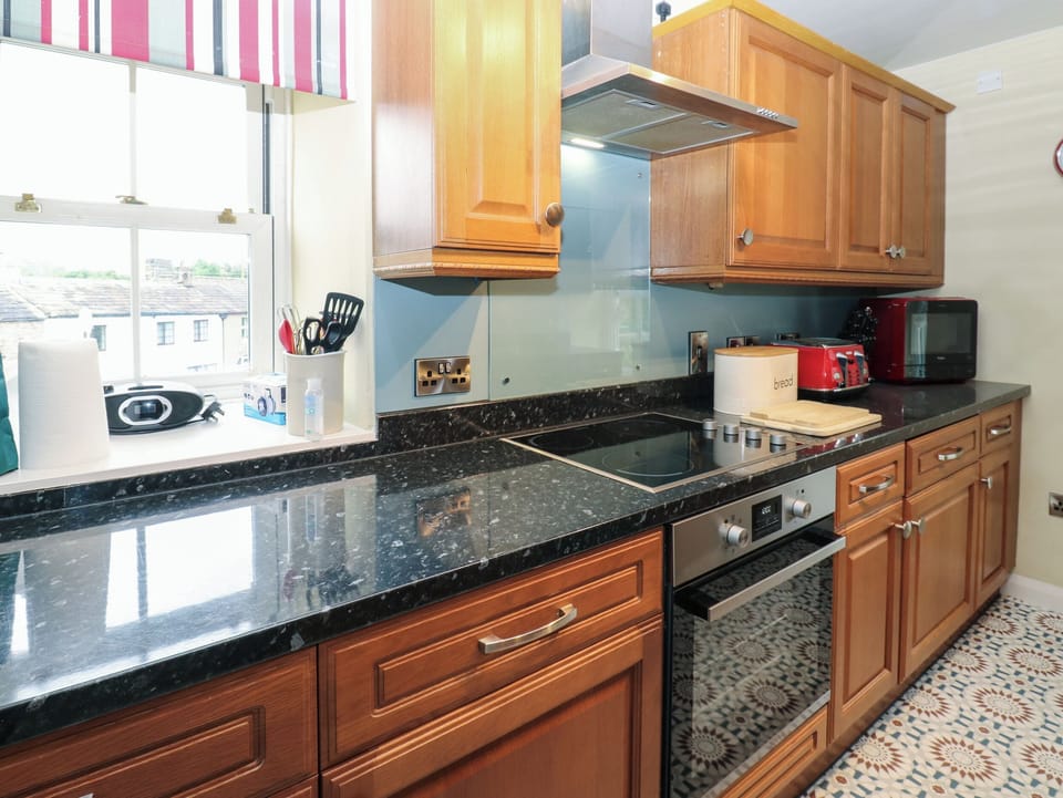 Cottage | Private kitchen | Fridge, oven, stovetop, dishwasher