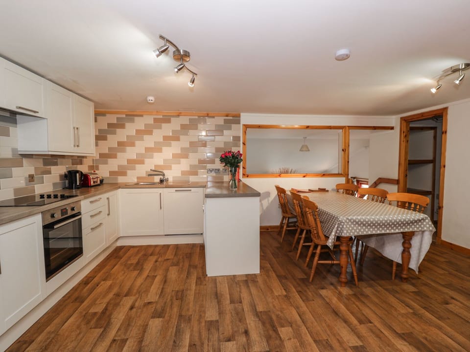 Cottage | Private kitchen | Fridge, microwave, stovetop, highchair