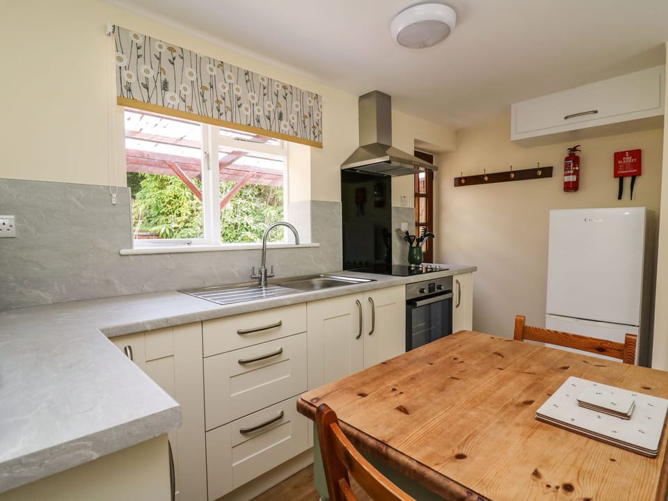 Cottage | Private kitchen | Fridge, highchair, cookware/dishes/utensils