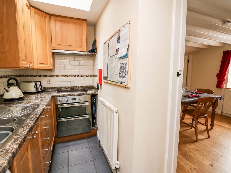 Cottage | Private kitchen | Fridge, microwave, stovetop, dishwasher