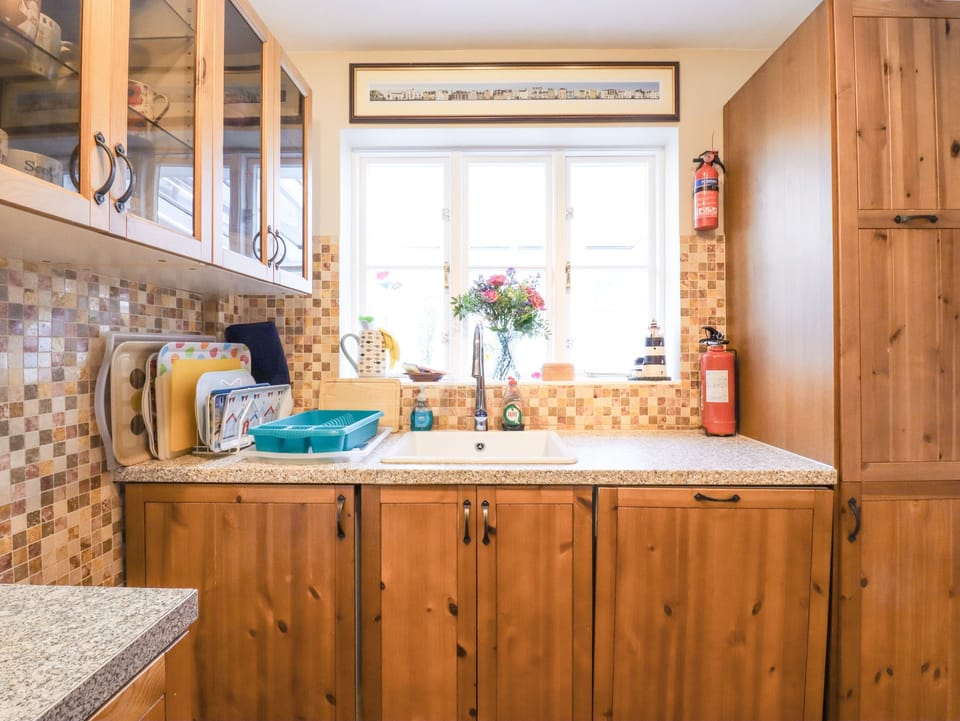 Samphire Cottage in Dover District