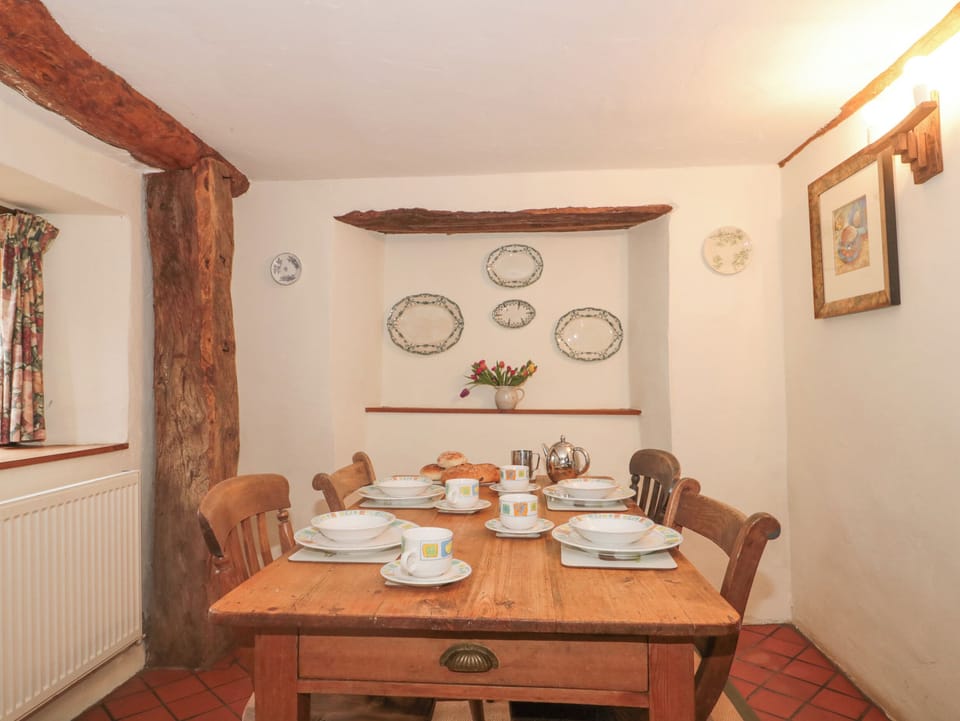 Cottage | Dining